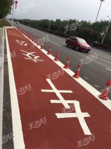 三门峡市首条彩色陶瓷颗粒公交专用车道启用